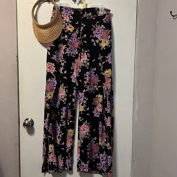 Flowy Beach Pants - Picture 1 of 3